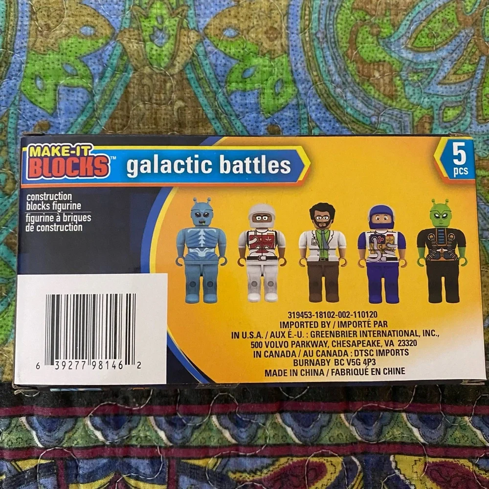 3 pr. of SpongeBob socks & 2 packs Defenders & 1 Galactic Battles make-it blocks